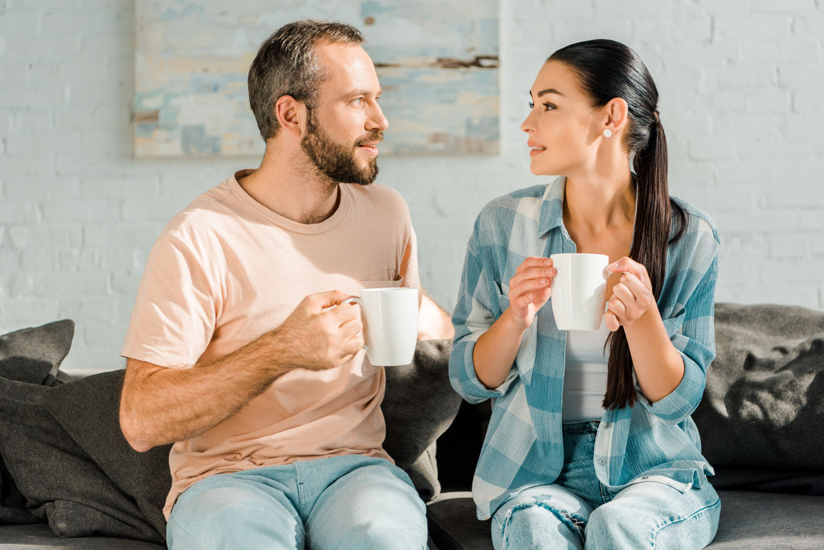 Nach dem Beziehungskrach Versöhnung mit Kaffee