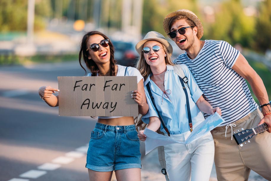 Freunde reisen und erleben eine gute Zeit